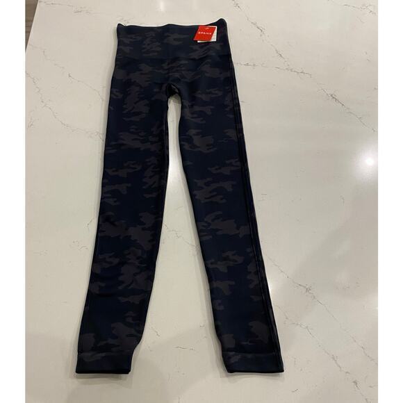 NWT Spanx Look at Me Now Camo Black Leggings Size Medium - Picture 5 of 12